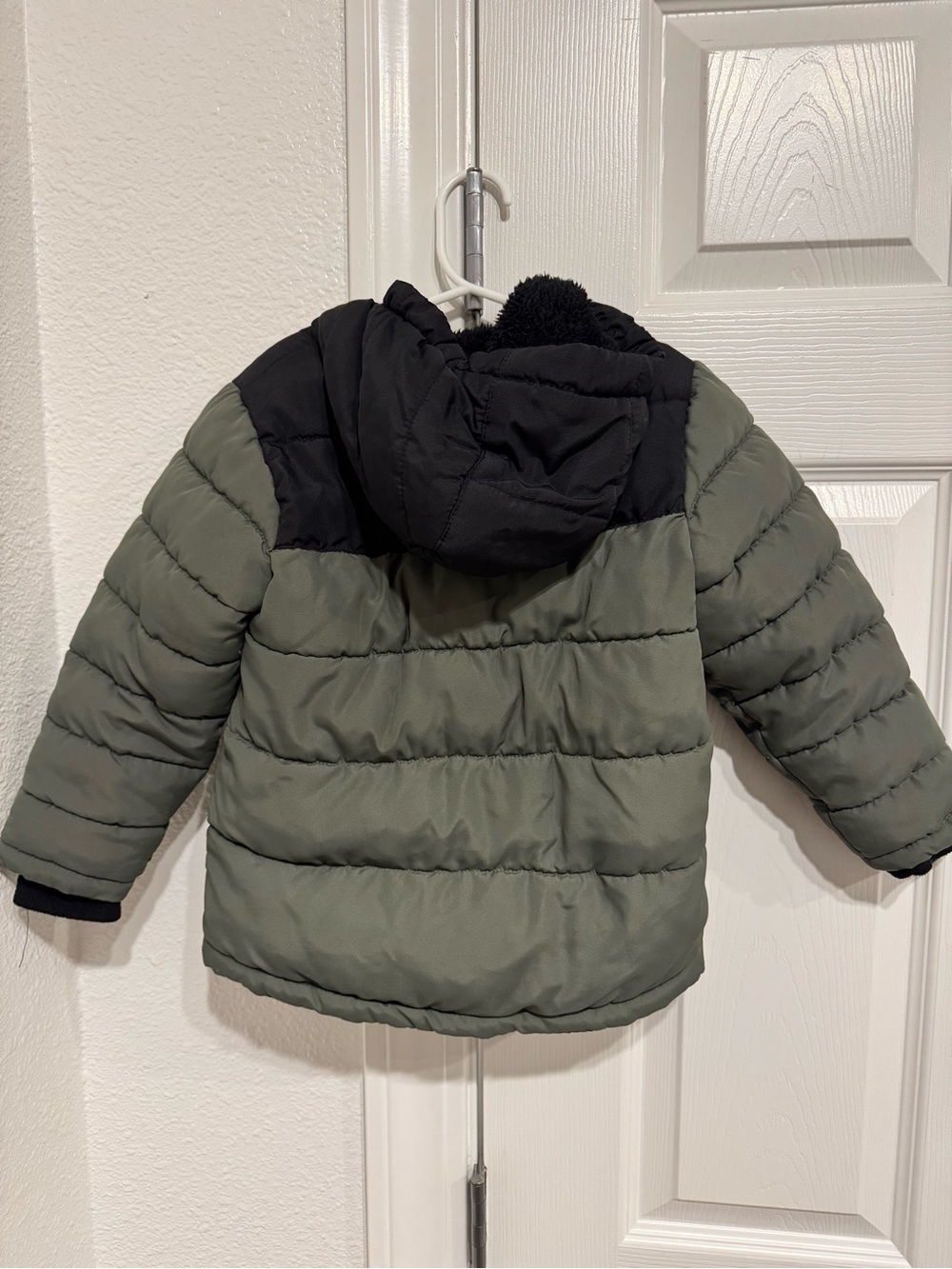 Eddie Bauer Kids Green and Black Hooded Puffer Jacket - Picture 2 of 5